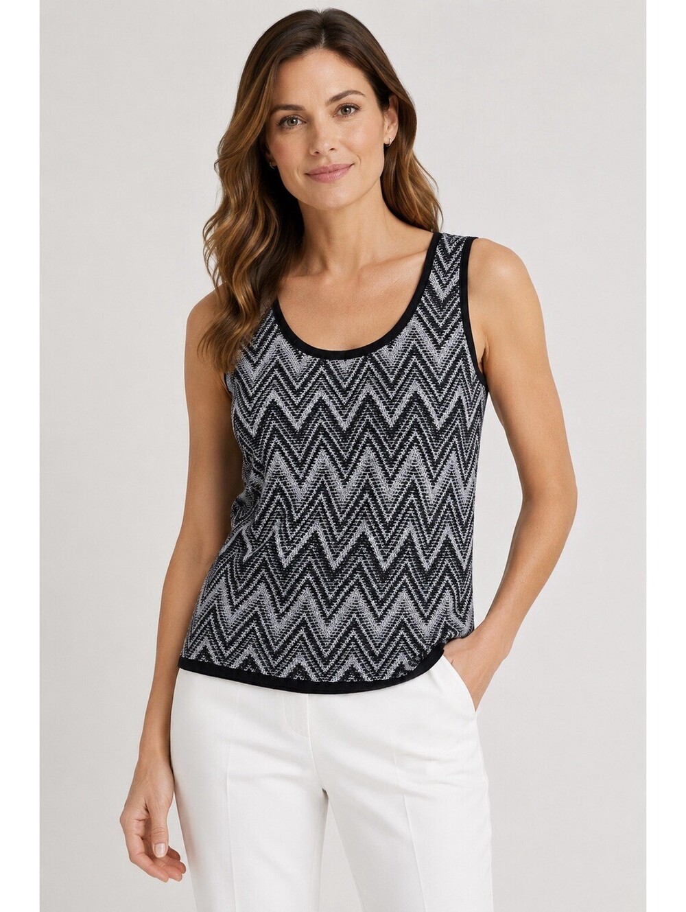 St. John Knits Women’s Sleeveless Shell Top Chevron Gray Black Knit Size P